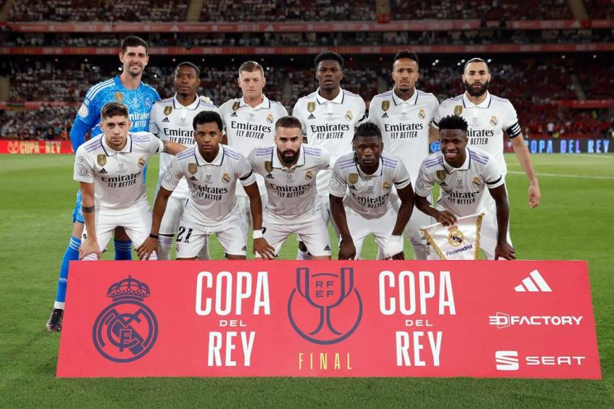 El 11 titular del Real Madrid posando antes de la final de la Copa del Rey contra el Osasuna.