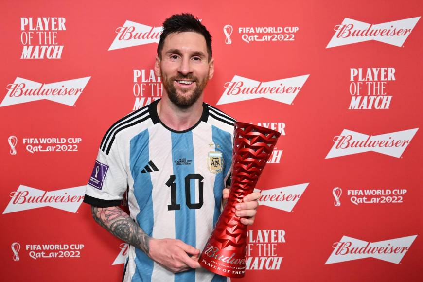 Lionel Messi fue elegido como el MVP del partido y se llevó su premio.