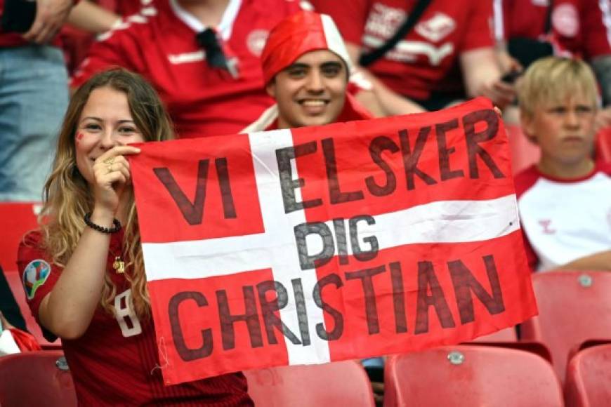 Pancartas en el Parken Stadium de Copenhague en apoyo a Christian Eriksen.<br/><br/>Foto AFP