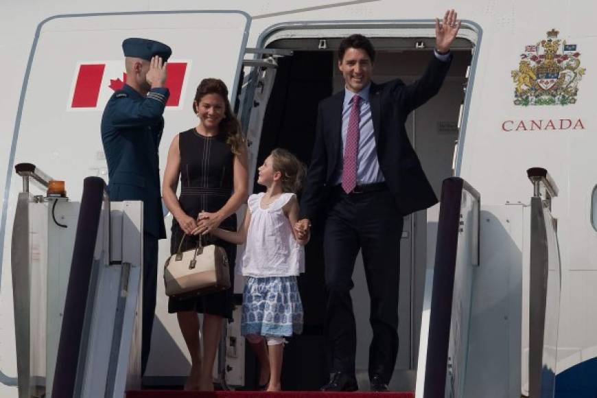 El primer ministro canadiense, Justin Trudeau, llegó con su esposa y su hija a China, en su primera visita oficial a ese país desde que llegó al cargo en octubre de 2015 y para participar en la cumbre del G20.