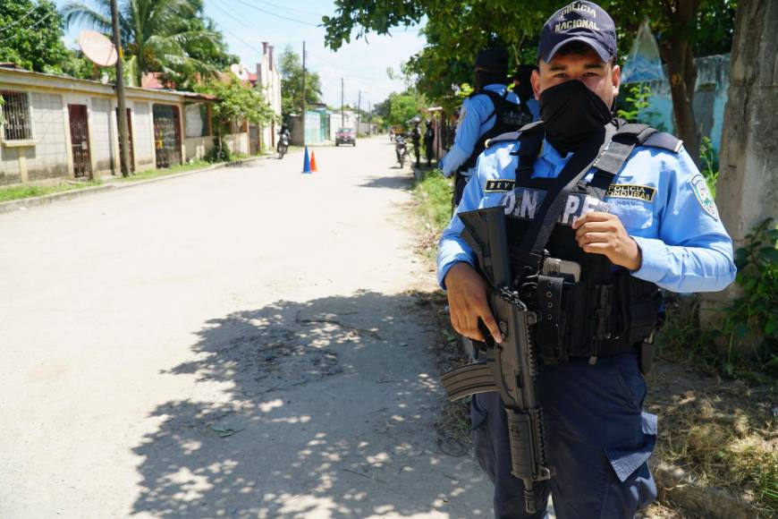 En Chamelecón, las autoridades militares tienen identificadas tres fronteras, una es la que colinda con la colonia San José Cinco, otra está en la calle principal y la tercera en la colonia Ebenezer, que es la más conflictiva, por eso los cuerpos de seguridad han enfocado en esa zona la mayor parte de los esfuerzos con presencia permanente.