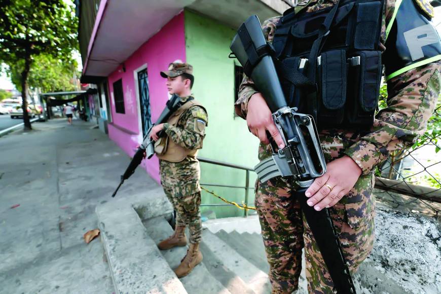 Al igual que ese barrio, otros como La Campanera y La Granjita están rodeados de uniformados que patrullan en los pasajes de forma permanente.