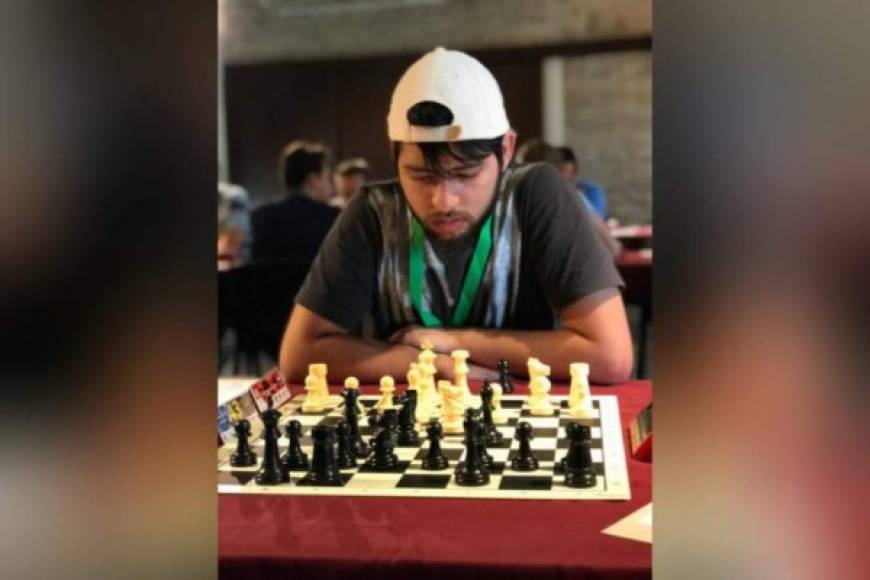El hondureño Nahún Gavarrete puso en alto el nombre de Honduras tras convertirse en campeón invicto de ajedrez en el Magistral de Mutxamel que se realizó en España. <br/>