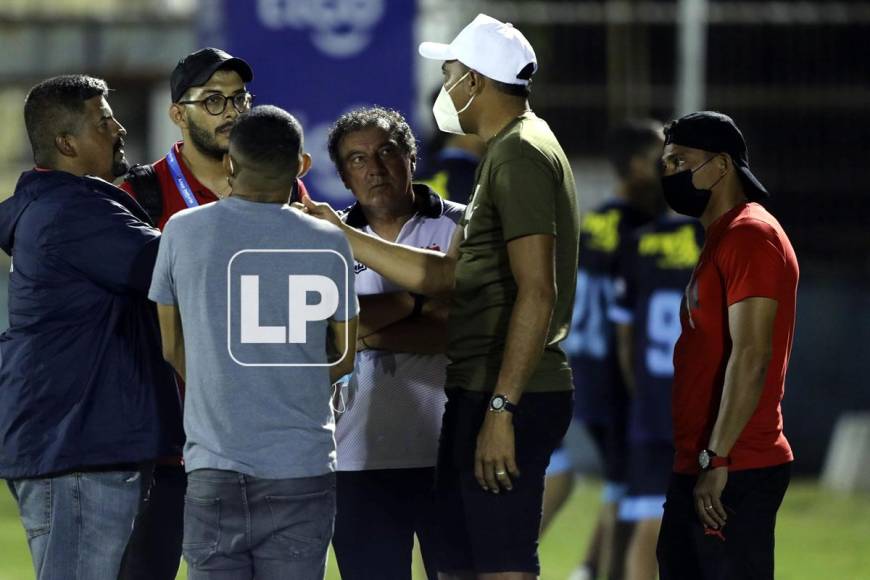 Los jugadores castigados del Vida estuvieron hablando con el presidente Luiz Cruz.