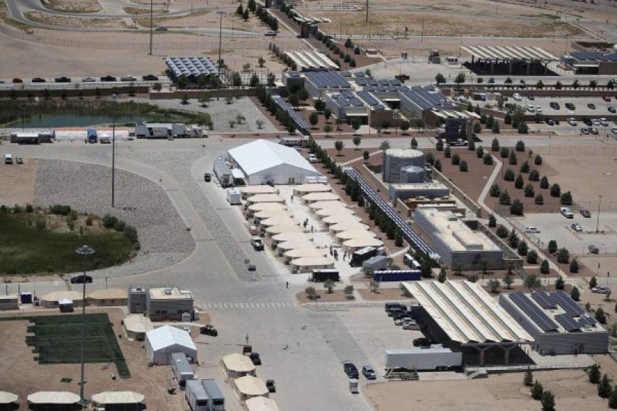 El Gobierno de Donald Trump abrió un nuevo centro de detención para niños inmigrantes en el puerto de entrada de Tornillo, Texas, con capacidad para albergar a unos 4,000 menores separados de sus padres tras cruzar ilegalmente la frontera de EEUU.
