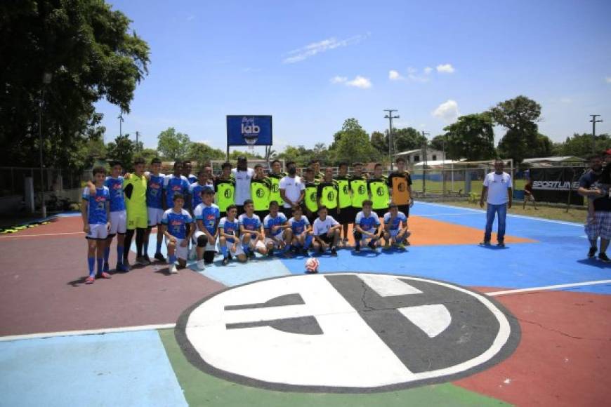 La Fundación de Alberth Elis pintó los muros, la cancha de basquetbol, instalaron mallas de seguridad, además el futbolista de 25 años donó uniformes a dos clubes de la comunidad que compiten en las ligas infantiles.