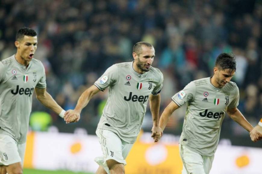Jugadores de la Juventus celebrando al final del partido la victoria ante Udinese.