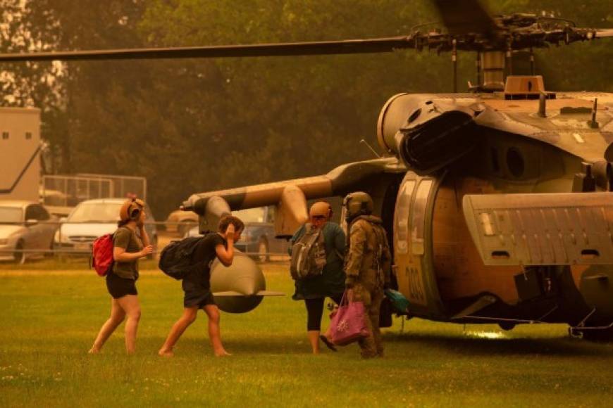 Se declaró el estado de emergencia en el sudeste del país, la región más poblada, y el viernes se ordenó la evacuación de más de 100.000 personas en tres estados.