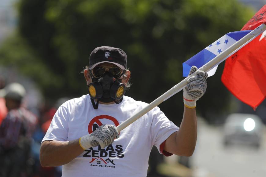 Los manifestantes mostraron su inconformidad con el proyecto de las Zonas de Empleo, promovido por el actual Ejecutivo presidido por el presidente Juan Orlando Hernández. 