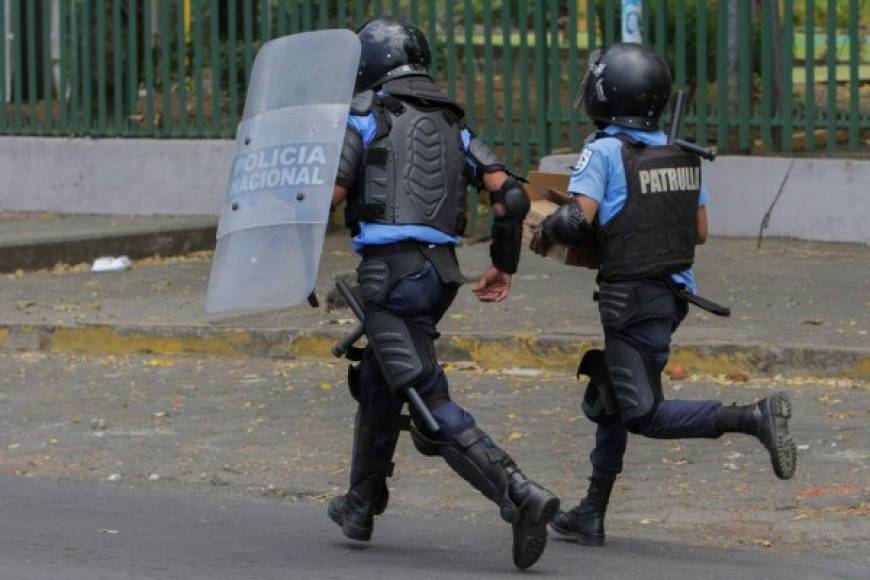 En tanto, soldados armados con fusiles custodian oficinas públicas en Managua, así como en la norteña ciudad de Estelí, brindando 'protección a entidades y objetivos estratégicos', indicó el ejército.