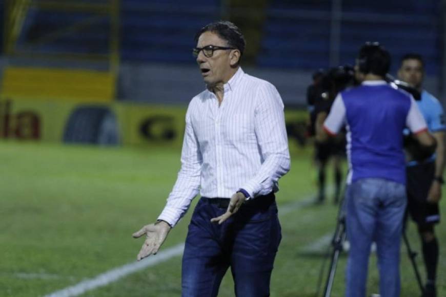 El entrenador Salomón Nazar de la UPN atraviesa por un duro momento ya que su club no ha ganado tras 9 jornadas.