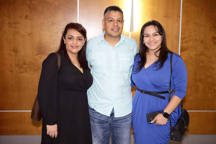 Diana Hernández, Mauricio Aguilar y Beverly Dubón