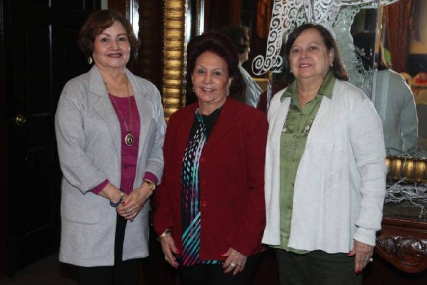 Reina López, Alba Rogel y Carmen Urbina.