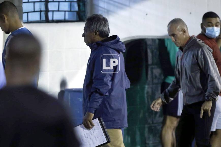 ‘Primitivo‘ Maradiaga se fue cabizbajo del estadio tras perder contra el Olimpia.