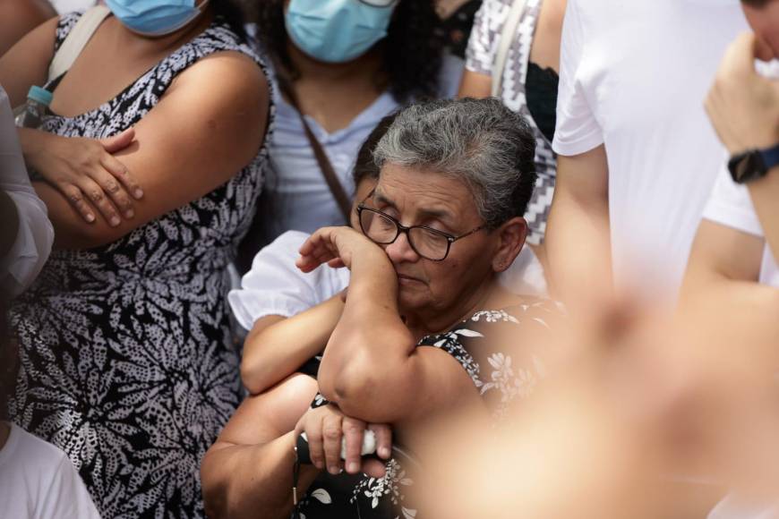 Los jóvenes recibieron cristiana sepultura esta mañana en un cementerio de Las Vegas, Santa Bárbara, tras haber sido velados el viernes en la escuela Lesli Argentina Rodríguez.