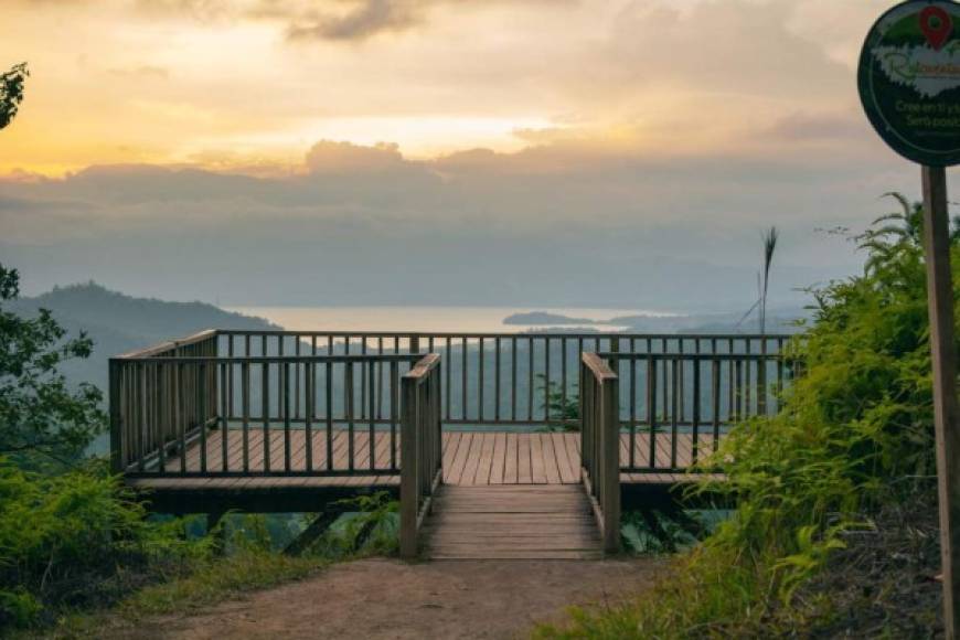Parque Nacional Cerro Azul Meámbar (Panacam), retador ascenso de montaña en una de las zonas de reserva natural más increíbles de Honduras y coin vista directa al lago de Yojoa.