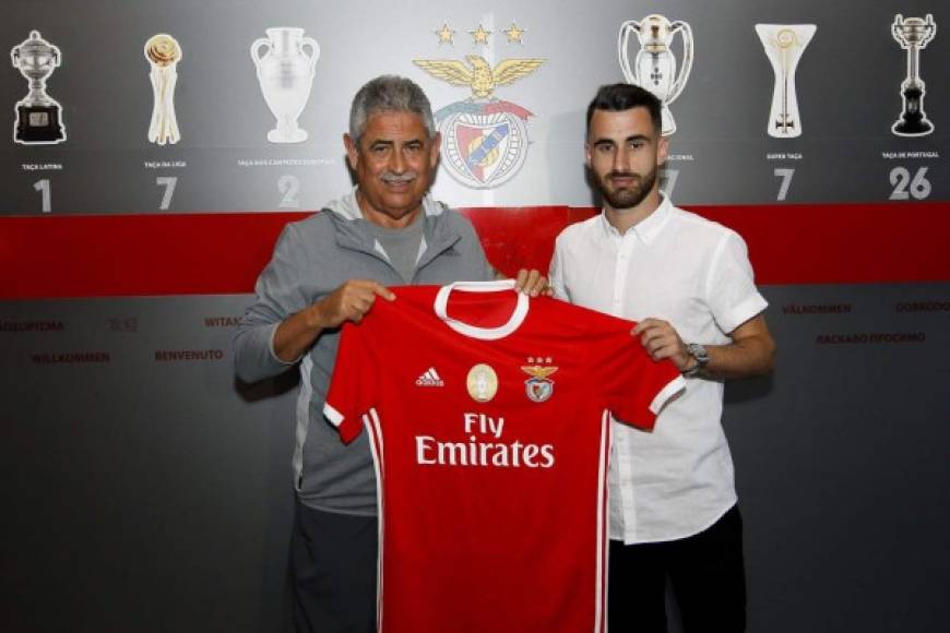 El Benfica renueva al centrocampista portugués Rafa Silva de 26 años. Así el jugador ha prolongado su contrato hasta 2024. La pasada temporada marcó 17 goles.