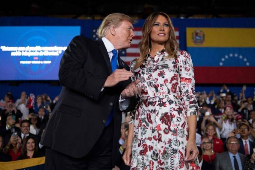La primera dama estadounidense, Melania Trump, advirtió este lunes que el pueblo de Venezuela 'pronto será libre' al presentar a su esposo, el presidente Donald Trump, durante un discurso sobre la crisis en el país sudamericano.