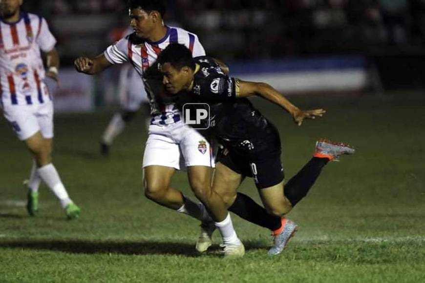 De León volvió a jugar dos años después en un partido oficial. Se resiste al retiro para continuar destilando su magia a su edad.