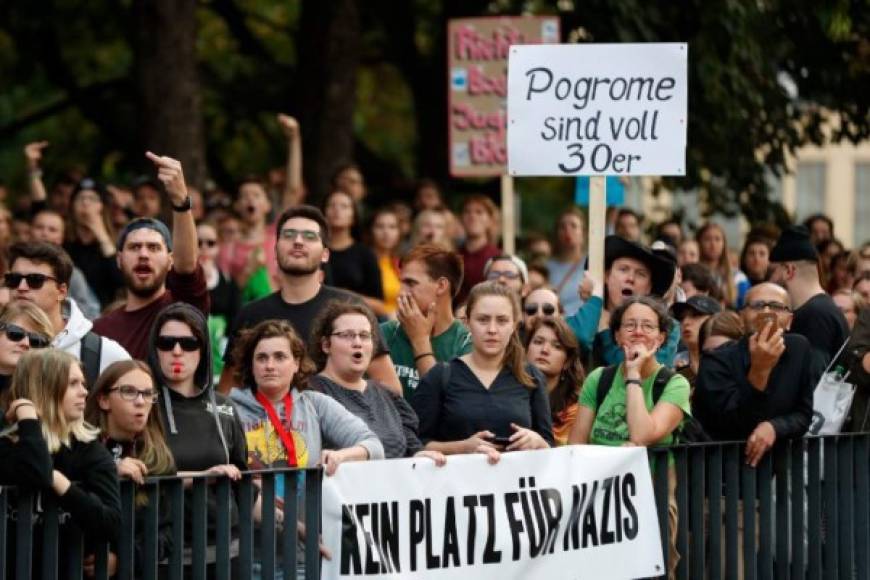 Las masivas protestas fueron convocadas tras la muerte de un alemán de 35 años, apuñalado durante una disputa en una fiesta local el pasado fin de semana, por motivos desconocidos.