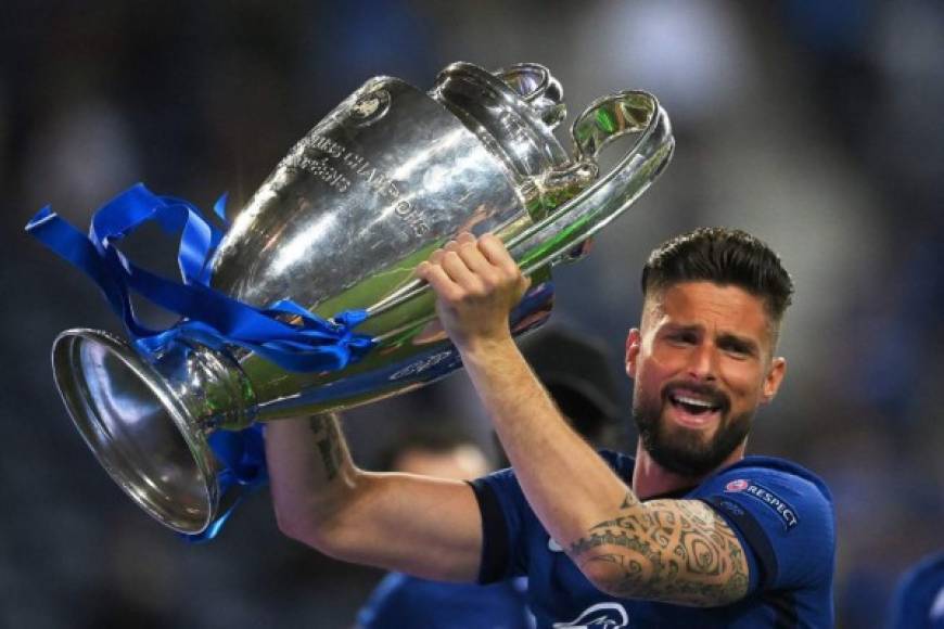 OFICIAL:El delantero francés Olivier Giroud renovó un año más con el Chelsea, reciente campeón de la Liga de Campeones de Europa. El atacante estaba siendo vinculado al AC Milan, pero finalmente seguirá en las filas del cuadro inglés. Foto AFP.