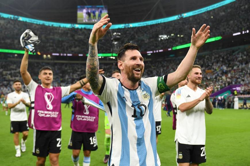 Te presentamos las imágenes más curiosas que dejó el triunfo de 2-0 de Argentina ante México por el Grupo C del Mundial de Qatar. Lionel Messi destacó y su esposa cautivó en las graderías.