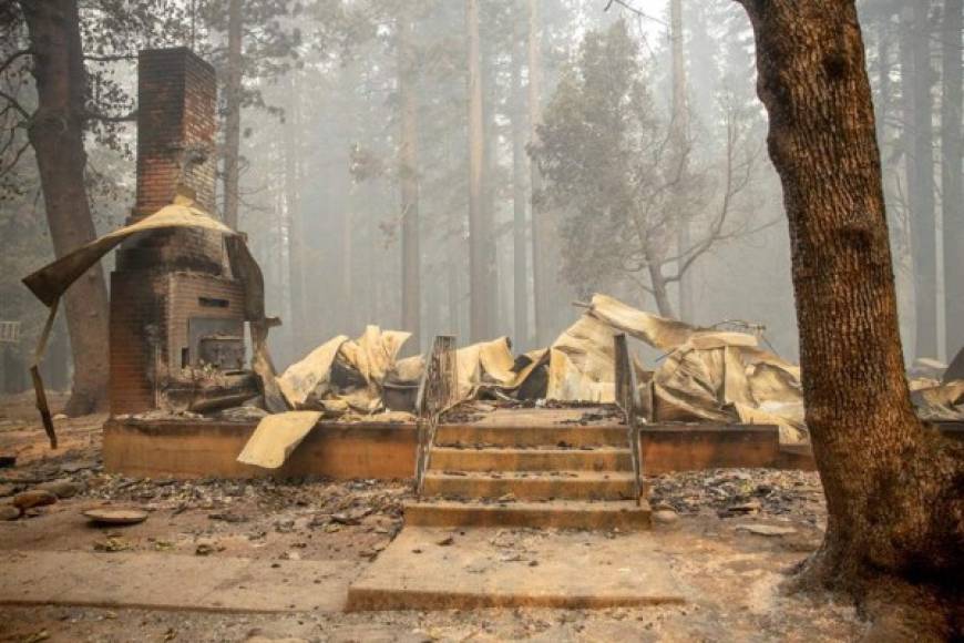 'Es una maldita emergencia climática, es real y está sucediendo ahora mismo', insistió el gobernador de California, donde el fuego ha batido el récord anual de superficie calcinada con más de 1,2 millones de hectáreas.