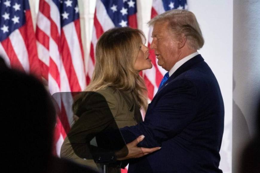 Pero Melania habría tomado venganza de las infidelidades de Trump más pronto de lo que imaginaba. La primera dama retrasó su llegada a la Casa Blanca por seis meses como parte de la estrategia para renegociar el contrato prenupcial con el magnate.