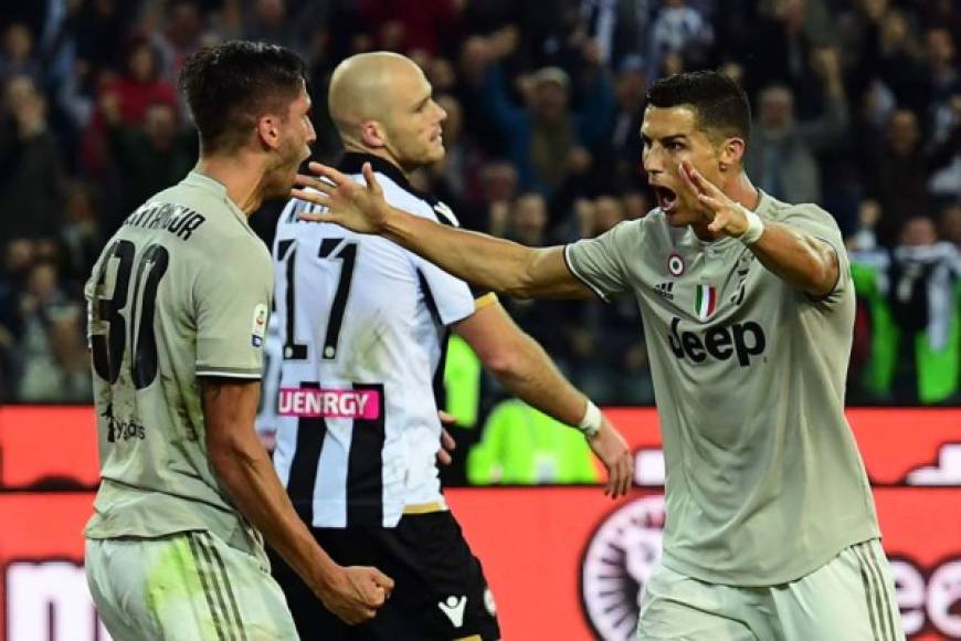 Cristiano Ronaldo felicitó y celebró con Rodrigo Betancur tras el primer gol de la Juventus ante Udinese.