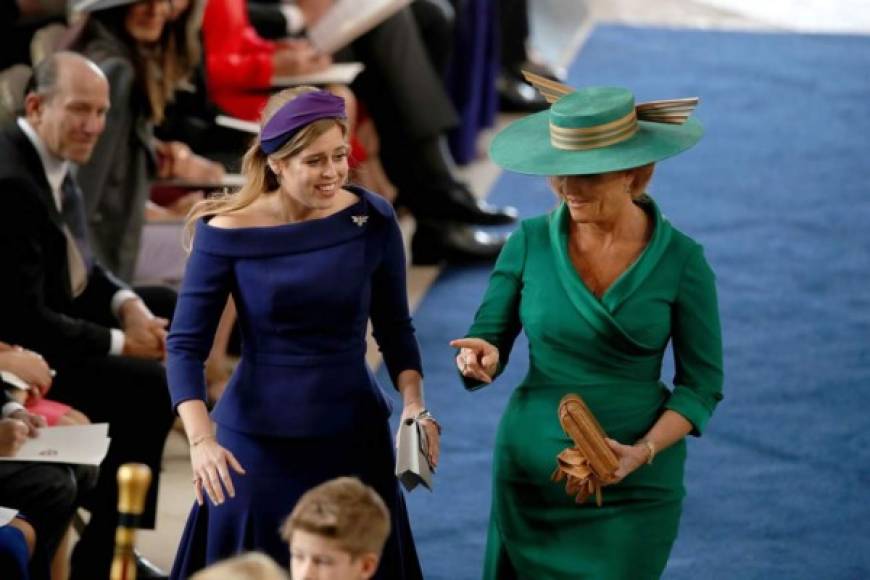 Sara Ferguson y la princesa Beatriz de York llegaron muy felices al enlace de la princesa Eugenia.