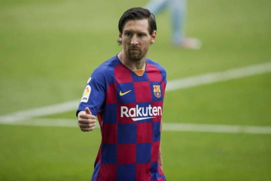 La Cadena SER de España informó que Lionel Messi habría frenado la negociación de renovación con el Barcelona y habría tomado la decisión de abandonar el Camp Nou en 2021. El argentino está cansado de la situación actual del club azulgrana y eso abre un abanico inmenso de posibilidades para que el futbolista argentino de 33 años continúe su carrera lejos del Camp Nou, entre las que destacan la de Inter de Milán o Manchester City, sin descartar un posible regreso a Argentina.