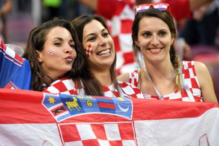 Las aficionadas croatas llegaron en mayoría para apoyar a su selección ante Inglaterra.