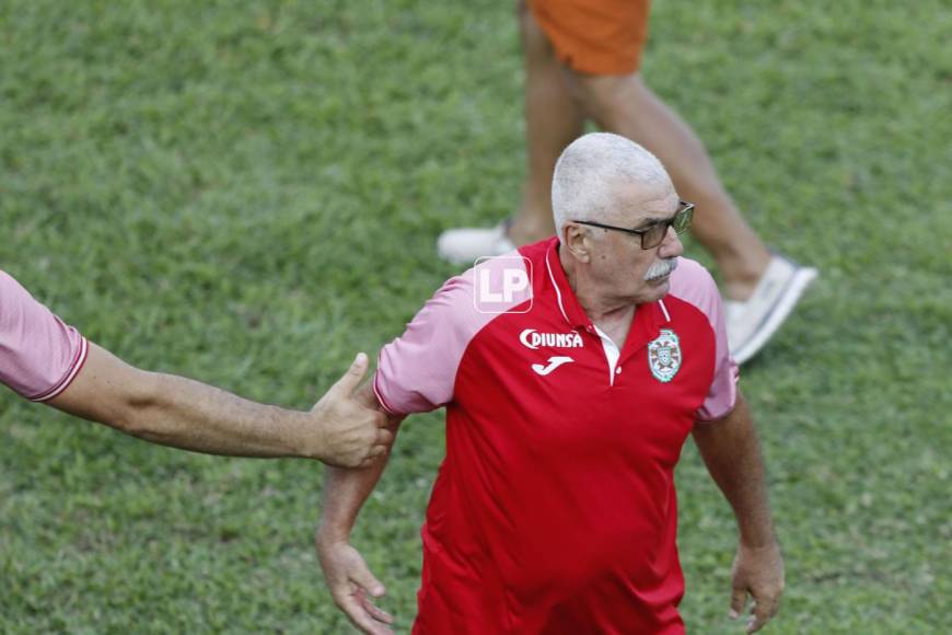 Manuel Keosseián se enfadó mucho con los aficionados que mostraron su descontento con el entrenador uruguayo.