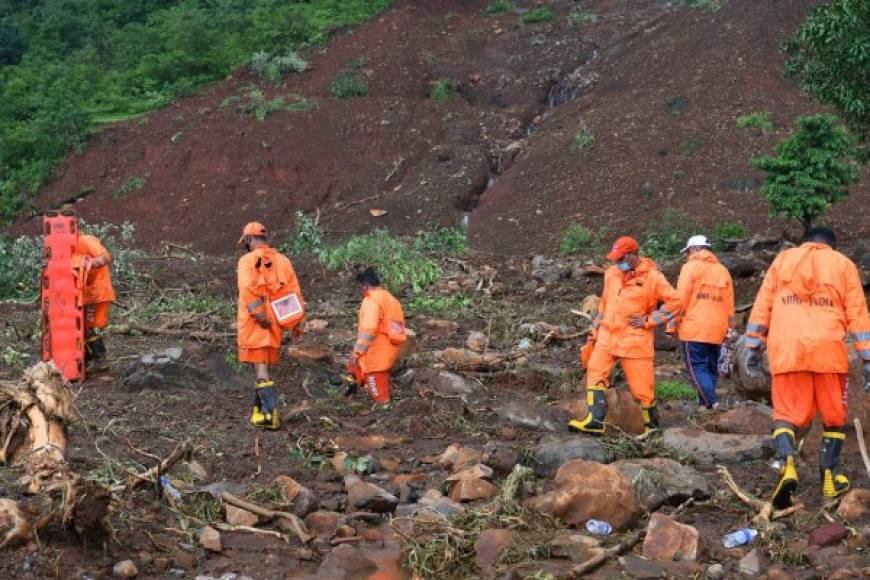 Los efectos de las lluvias monzónicas se complicaron por las fuertes mareas y el desbordamiento del agua de varias represas por la acumulación de los depósitos, informó el gobierno de Maharashtra.