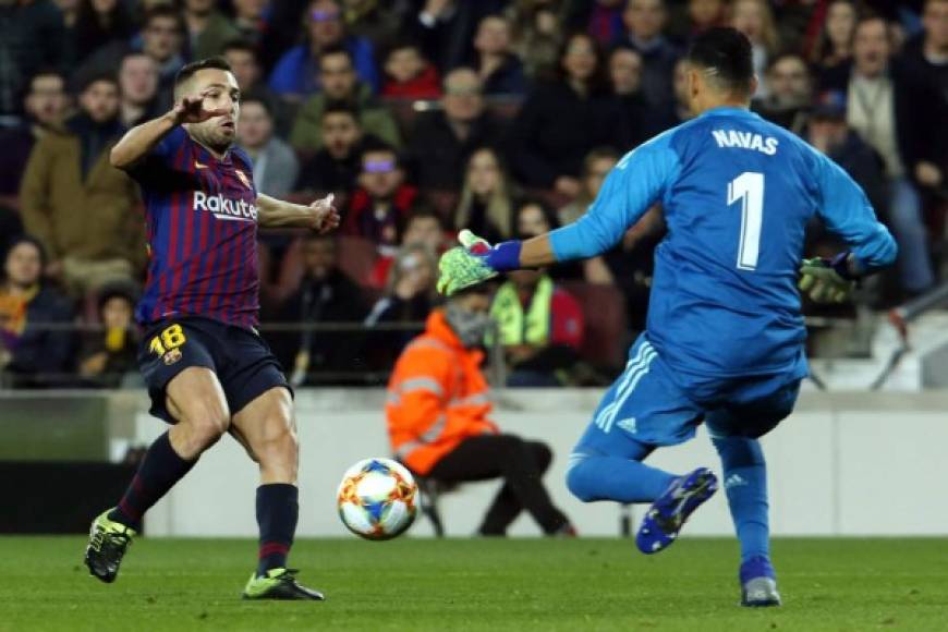 Jordi Alba (7): Falló en el gol de Lucas Vázquez, en una jugada en la que Benzema le ganó la espalda en la línea de fondo. Sin embargo, aportó profundidad y participó en la accidentada jugada del gol del Barça.
