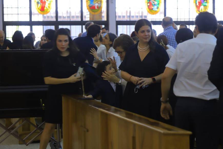 El exalcalde de San Pedro Sula, ingeniero Roberto Salvador Larios Silva, se congregaba en la iglesia María Reina del Mundo.