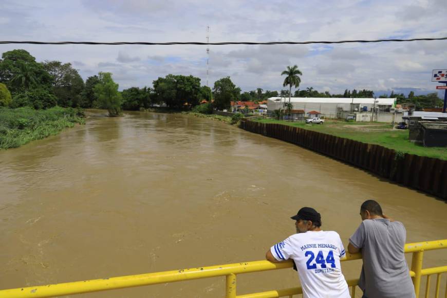 Salió el sol en La Lima y la lluvia ha cesado luego de casi dos dos días en zozobra por el incremento del caudal del río Chamelecón, que cruza el centro de la ciudad. 
