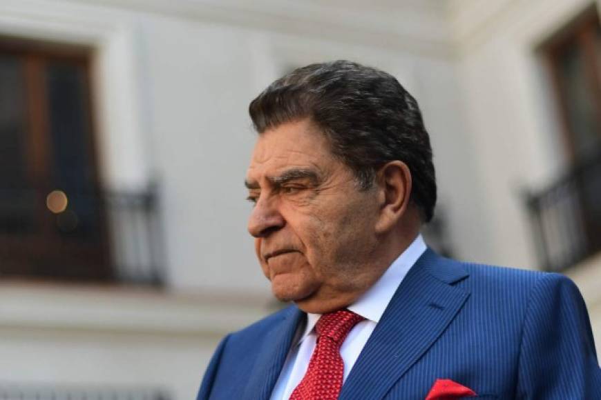 Pero Don Francisco tenía un as bajo la manga, y es que el presentador chileno también tenía un contrato de exclusividad con Canal 13 desde hace más de 57 años. Canal 13 es un canal de televisión abierta chileno de propiedad privada.