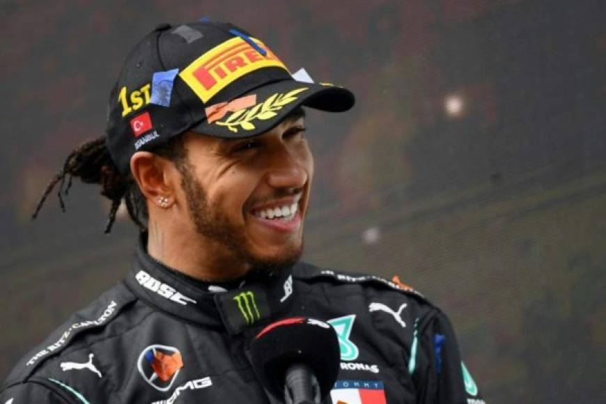 8: Lewis Hamilton (automovilismo) - Reino Unido - 82 millones de dólares.
