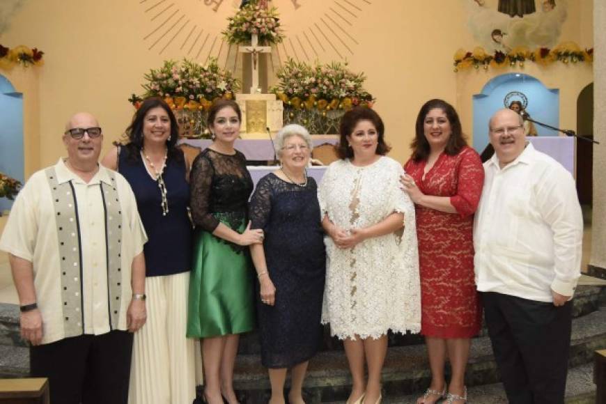 Miguel, Elena, Ruth Marie, Martha, Martha, María Teresa y Jorge Shibli Canahuati.
