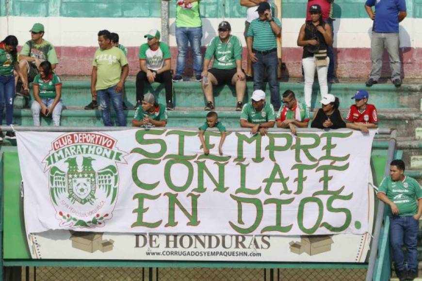 La pancarta de aficionados del Marathón apoyando a su equipo contra Honduras Progreso.
