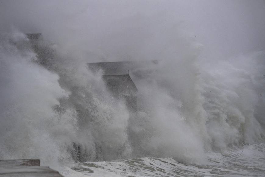 A pesar de que lo peor de la tormenta ya pasó, hoy han continuado registrándose cancelaciones importantes de vuelos, un total de 1.299 en el país.