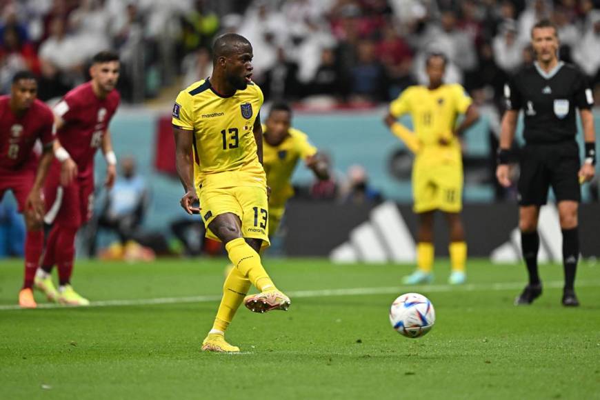 Así lanzó Enner Valencia el penal para marcar el primer gol del Mundial de Qatar 2022.