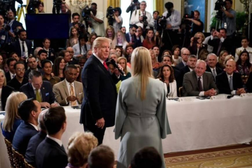 Educada en las escuelas de élite de Nueva York, Ivanka ha impulsado varios proyecto para empoderar a las mujeres y a los trabajadores de las zonas rurales en Estados Unidos. También se ha involucrado en varios proyectos de educación y ciencia.