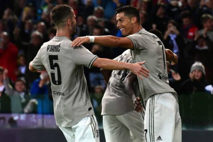 Cristiano Ronaldo celebrando su gol con Blaise Matuidi y Miralem Pjanic.