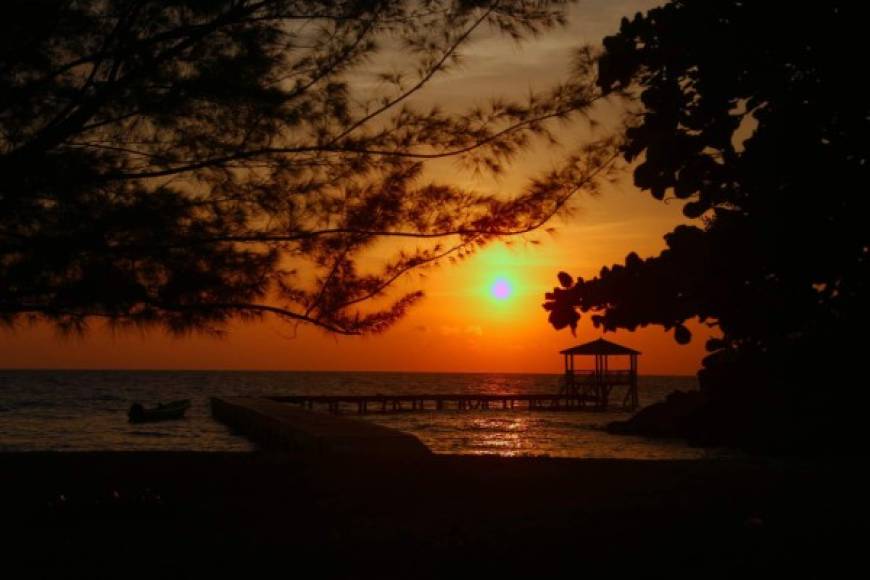 Playa Soldado, Guanaja<br/>Es la playa más emblemática para los guanajeños, tiene la mejor locación para observar espectaculares atardecer en toda Islas de la Bahía.