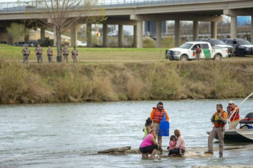 El fenómeno de las caravanas empezó a mediados de octubre de 2018 cuando miles de migrantes, en su mayoría hondureños y salvadoreños, iniciaron este éxodo en grupo para sentirse más seguros, y causando choques diplomáticos entre distintas naciones.