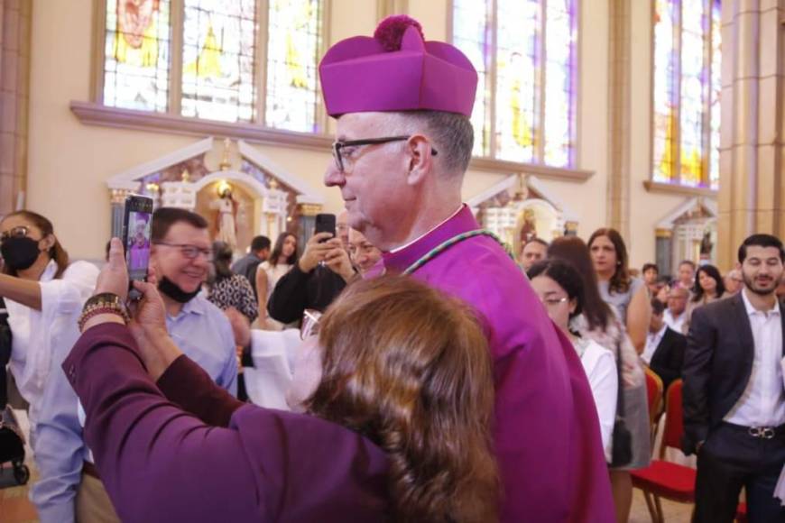 En un acto ceremonial lleno de solemnidad, la Arquidiócesis de Tegucigalpa presentó este sábado, 25 de marzo, a su sexto arzobispo.