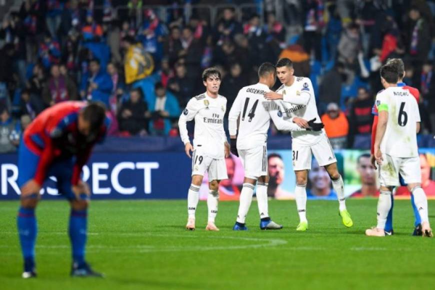 La celebración de los jugadores del Real Madrid al final del partido. Foto EFE