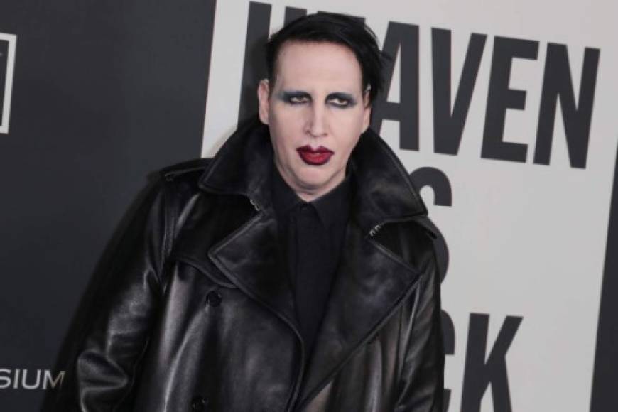 Después de las numerosas acusaciones de abuso, Manson respondió en Febrero, diciendo que las relaciones íntimas siempre fueron consensuadas por ambas partes y que estos relatos eran 'horribles distorsiones de la realidad'. <br/>